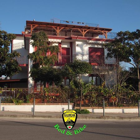 Villa Claudianna Bed & Bike بييسْتوم المظهر الخارجي الصورة